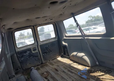 2000 Ford Econoline Xl/Xlt z USA, uszkodzony, nr VIN 1FMNE31LXYHA34196